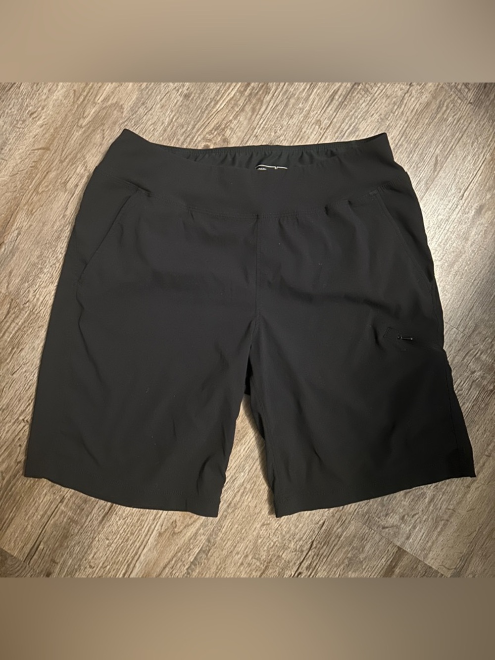 NWT Mountain Hardware Women’s Short